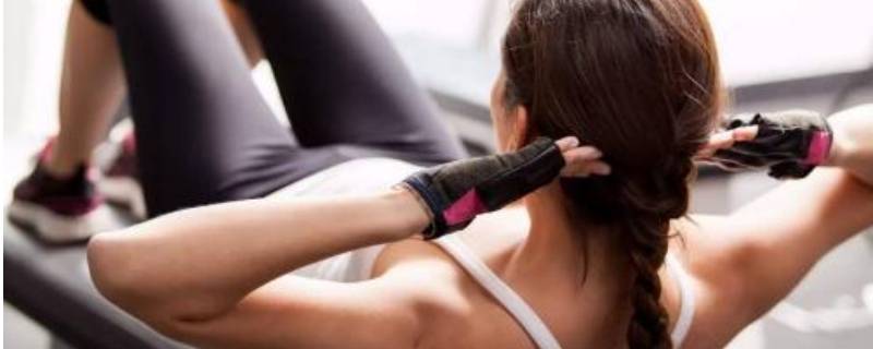 经期可以做卷腹运动吗